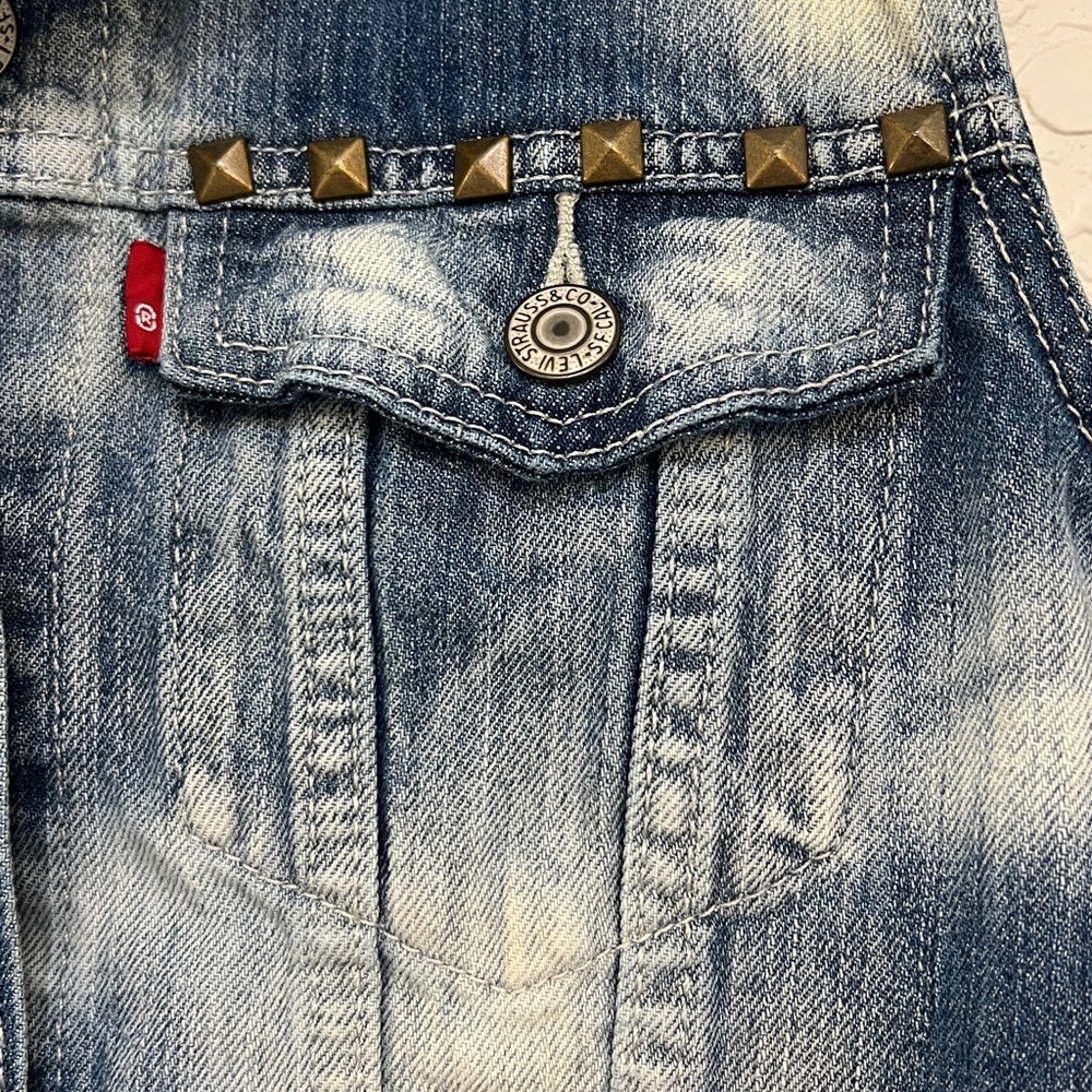 Levi’s Sleeveless Denim Vest Stud Embellished Button Front Size S - Picture 2 of 9